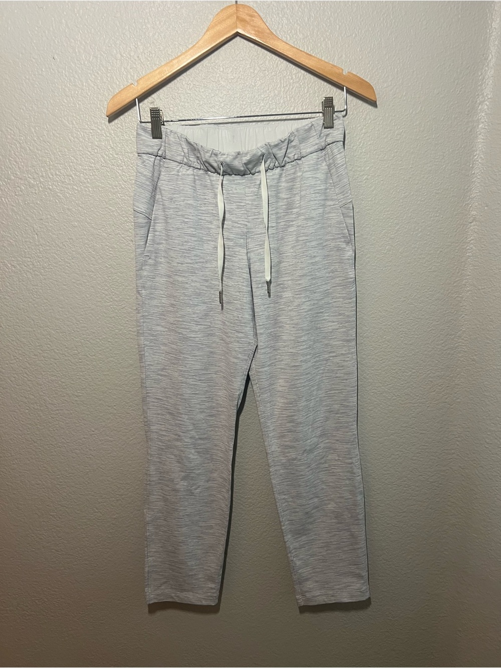 Lululemon On the Fly Crop Pants | Size 4 | Gray Space-Dye